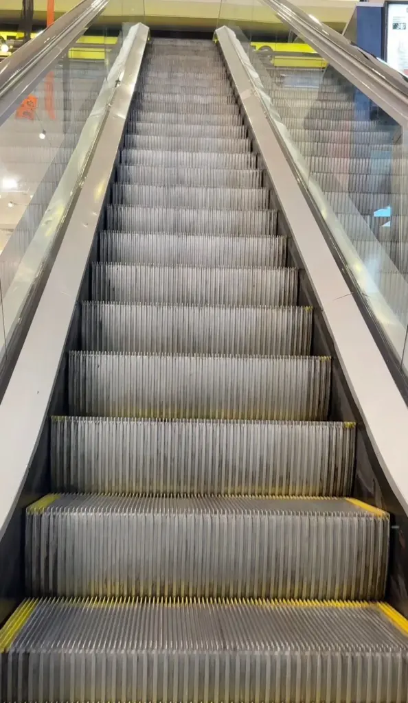 reforma de escada rolante para supermercado